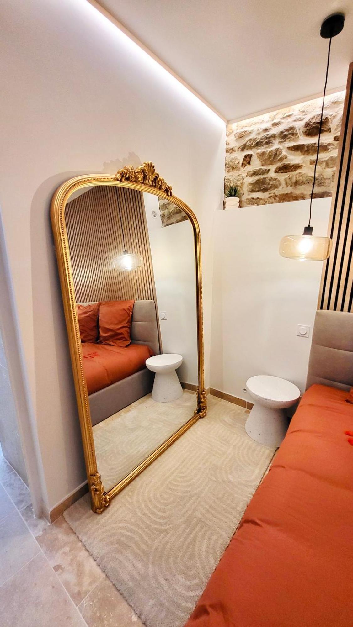 - La Suite Delos - Jacuzzi 2 Places - Centre Ville A Pied - Lit Queen Size - Parking Privee - Wifi - City Center Within Walking Distance - Quimper Luaran gambar