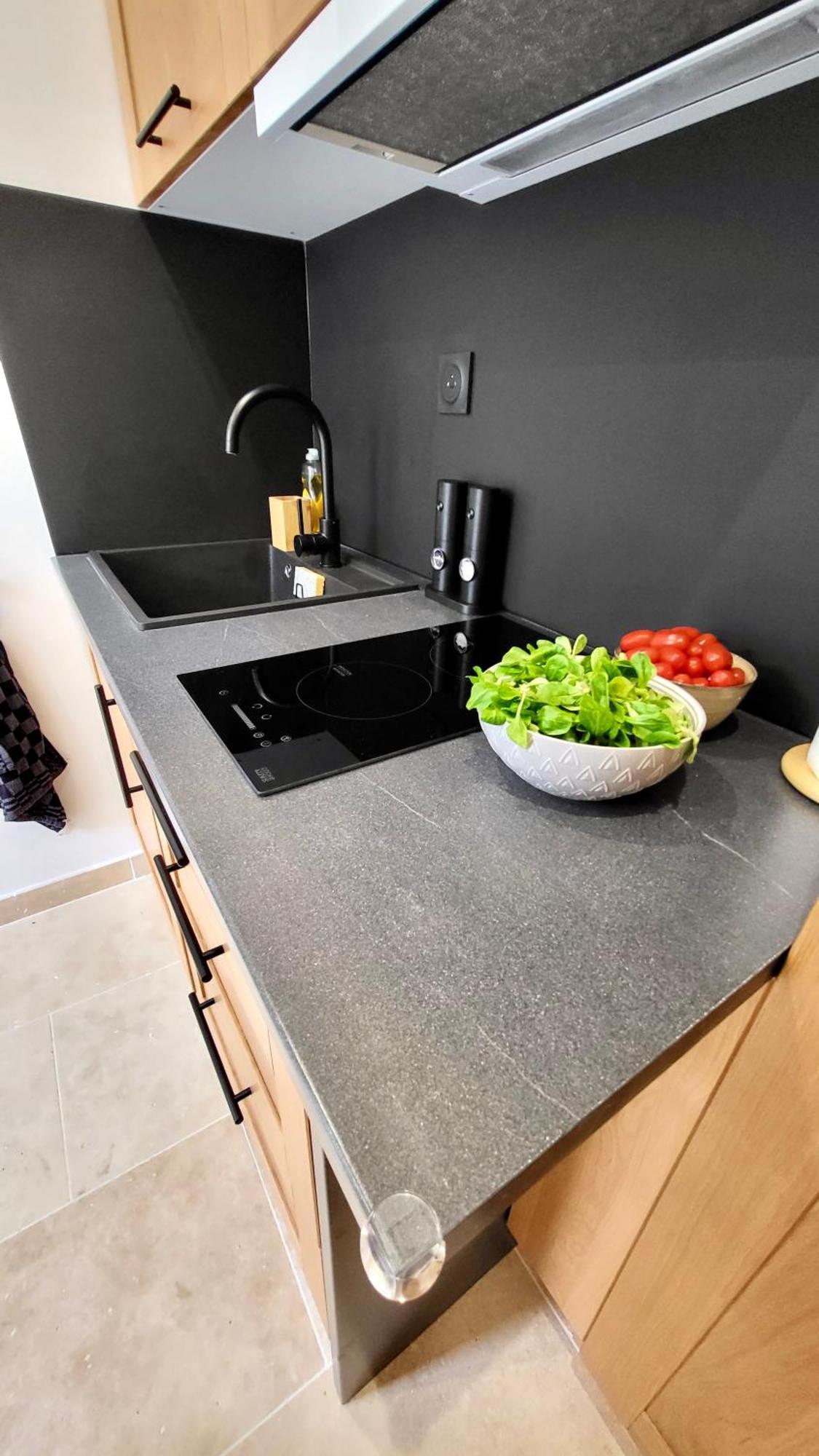 - La Suite Delos - Jacuzzi 2 Places - Centre Ville A Pied - Lit Queen Size - Parking Privee - Wifi - City Center Within Walking Distance - Quimper Luaran gambar