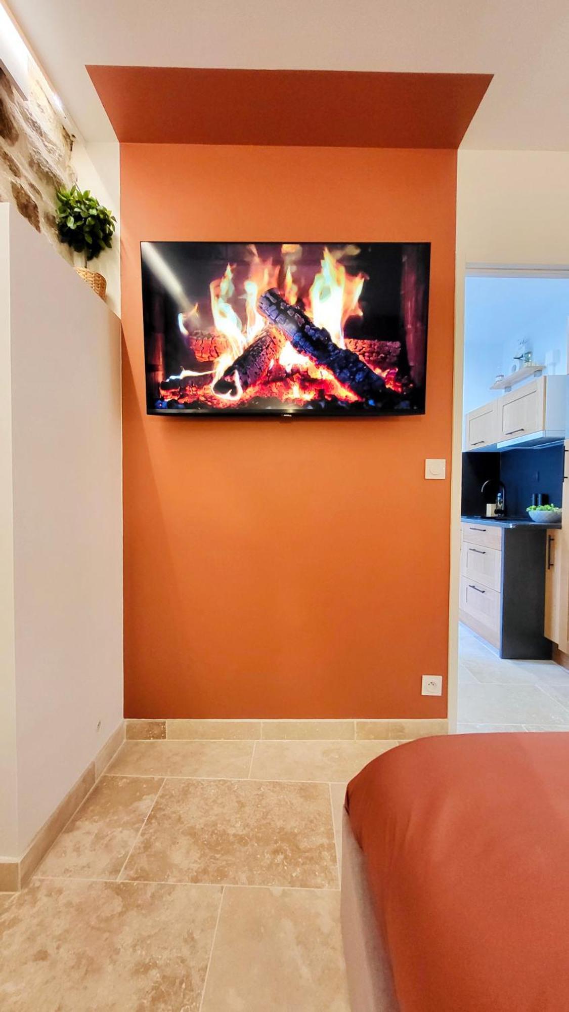 - La Suite Delos - Jacuzzi 2 Places - Centre Ville A Pied - Lit Queen Size - Parking Privee - Wifi - City Center Within Walking Distance - Quimper Luaran gambar