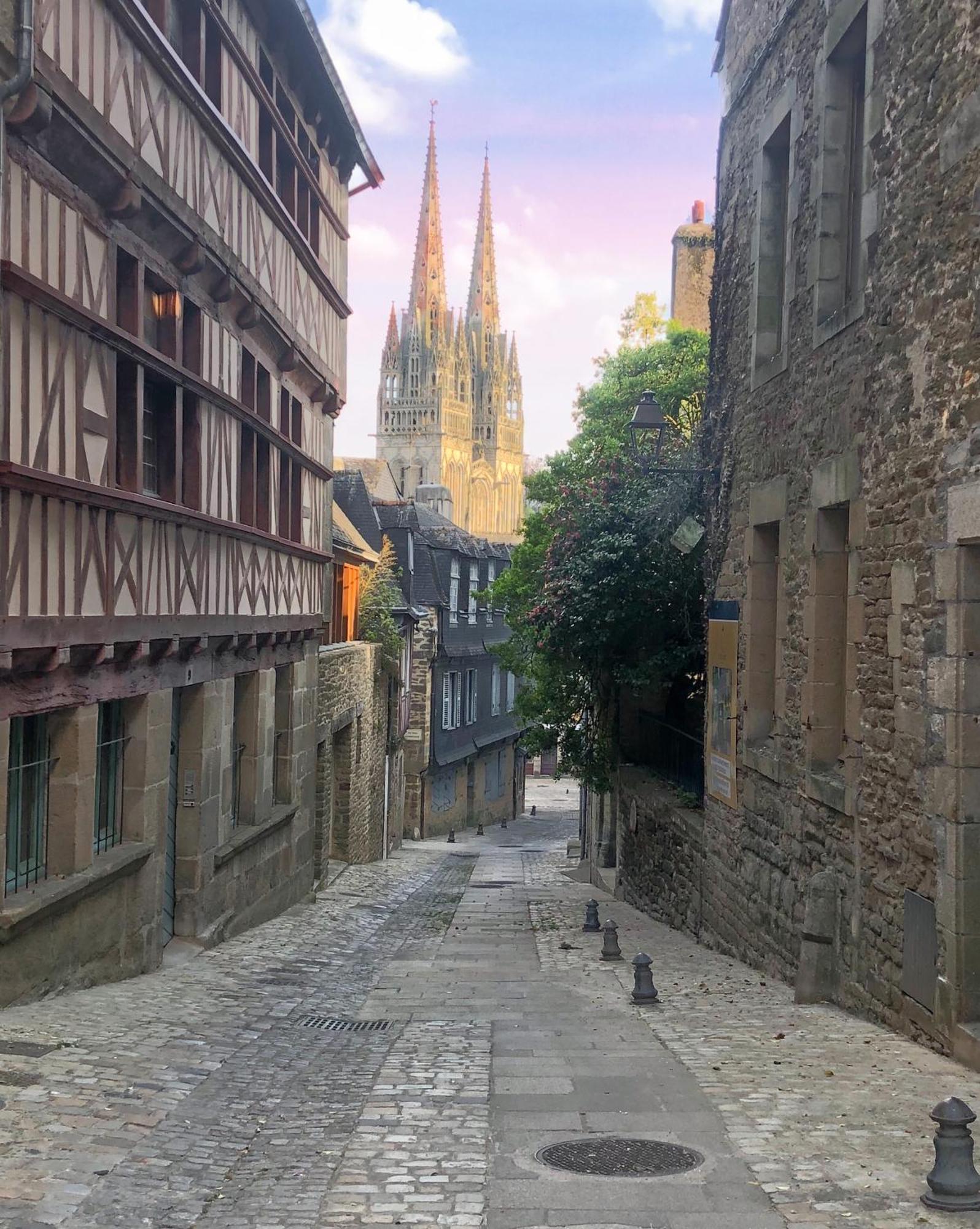 - La Suite Delos - Jacuzzi 2 Places - Centre Ville A Pied - Lit Queen Size - Parking Privee - Wifi - City Center Within Walking Distance - Quimper Luaran gambar
