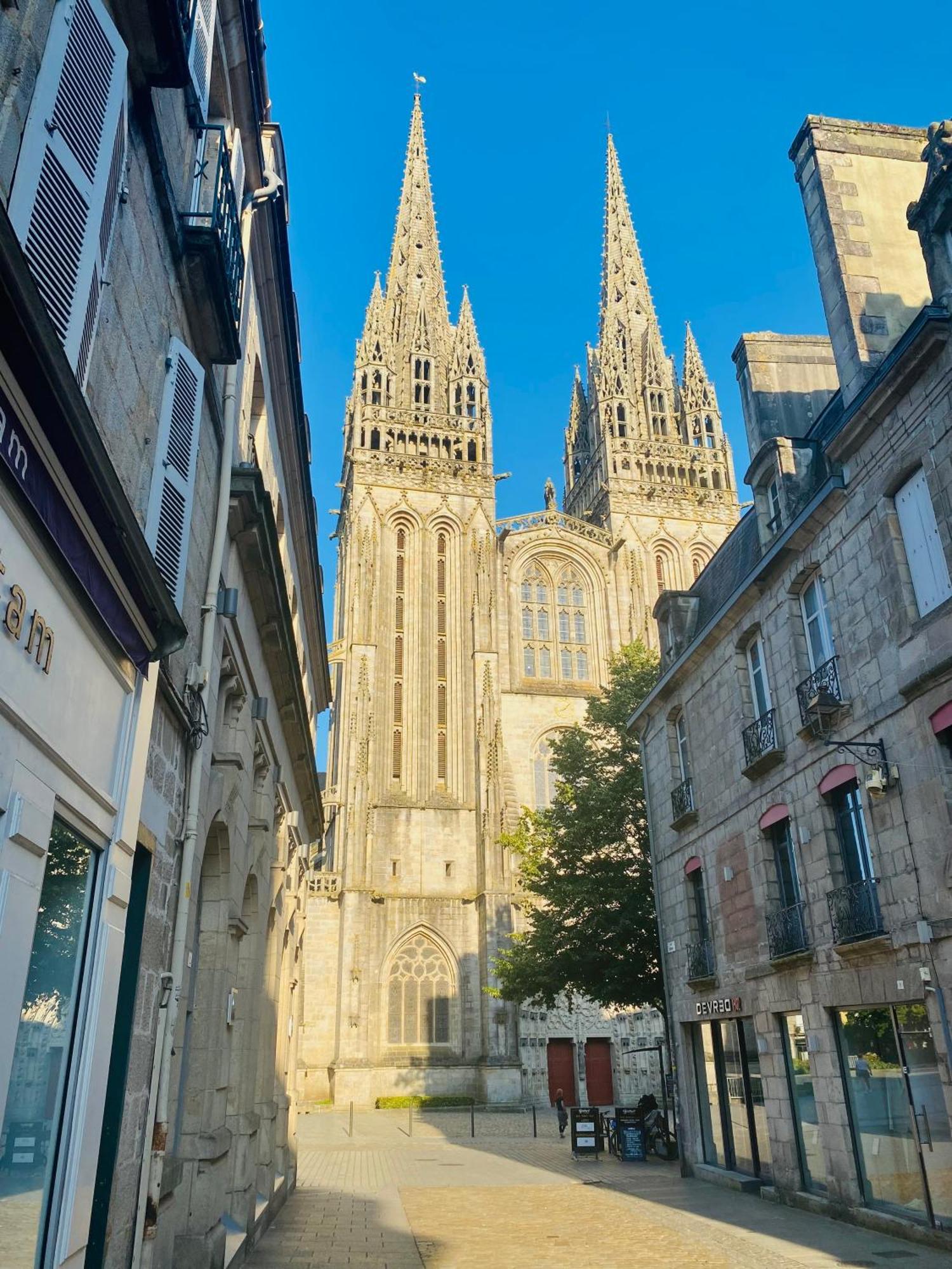 - La Suite Delos - Jacuzzi 2 Places - Centre Ville A Pied - Lit Queen Size - Parking Privee - Wifi - City Center Within Walking Distance - Quimper Luaran gambar